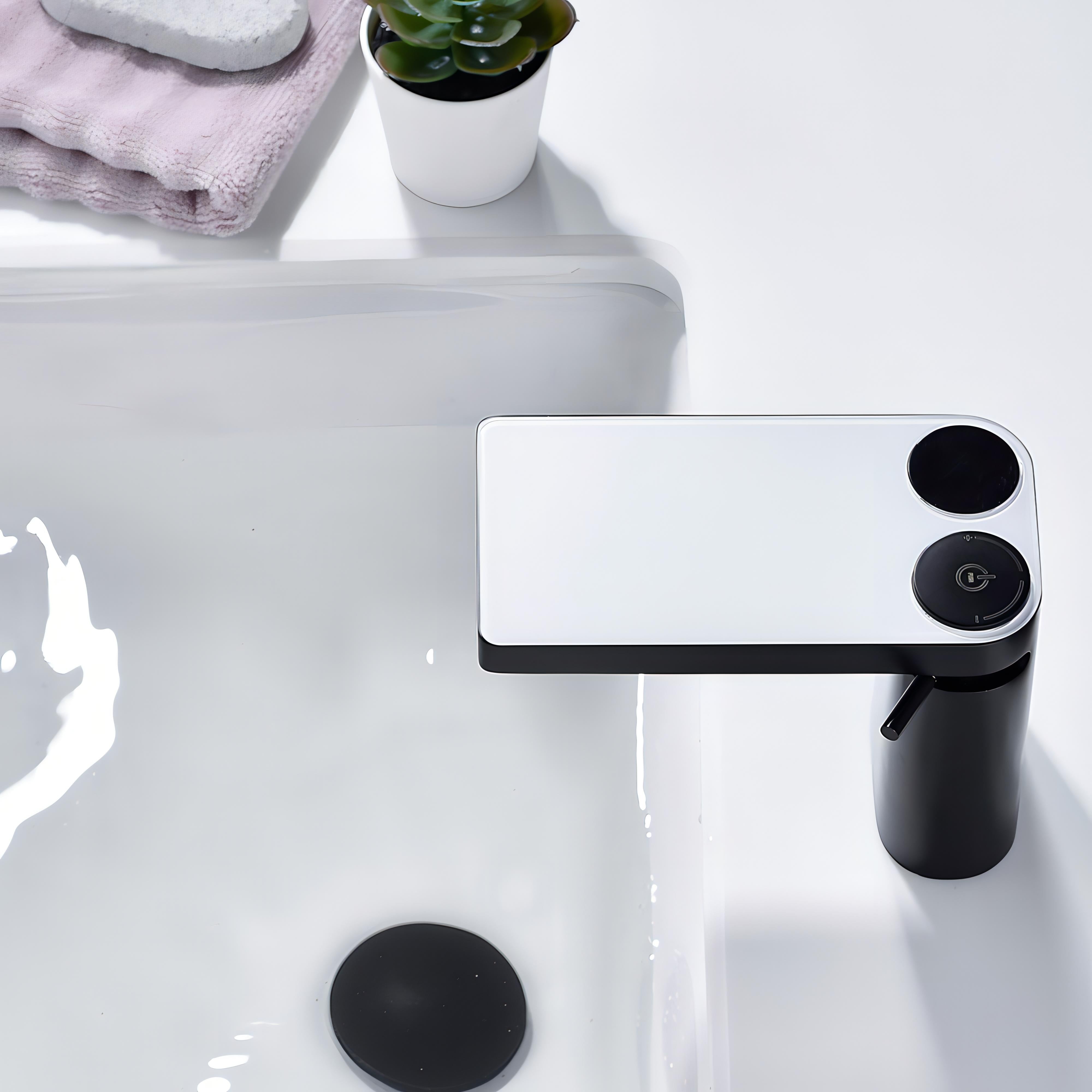 Arris - LED Display Black & White Smart Basin Tap