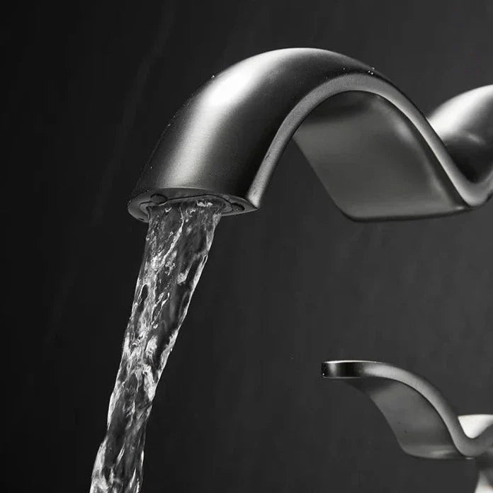 Britton - Love Heart Shaped Hot/Cold Mixer Basin Tap