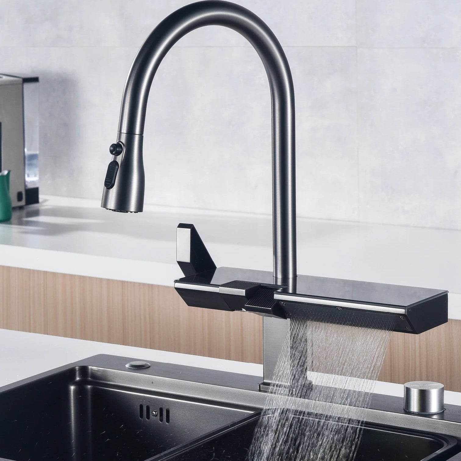 Lucas - Smart Digital Display Pull Out Sprayer Kitchen Tap
