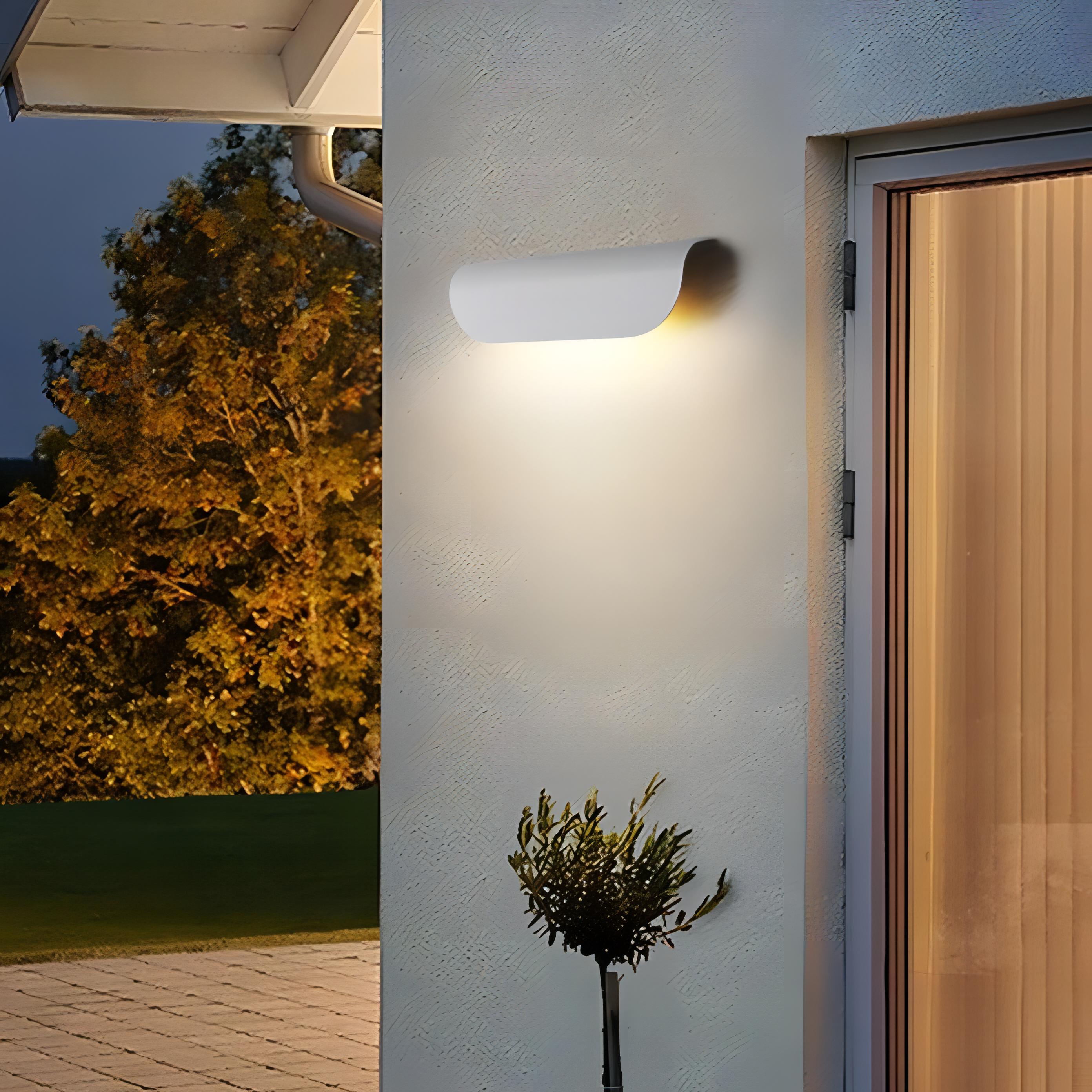 Bay - Black Curved Modern Outdoor Wall Light