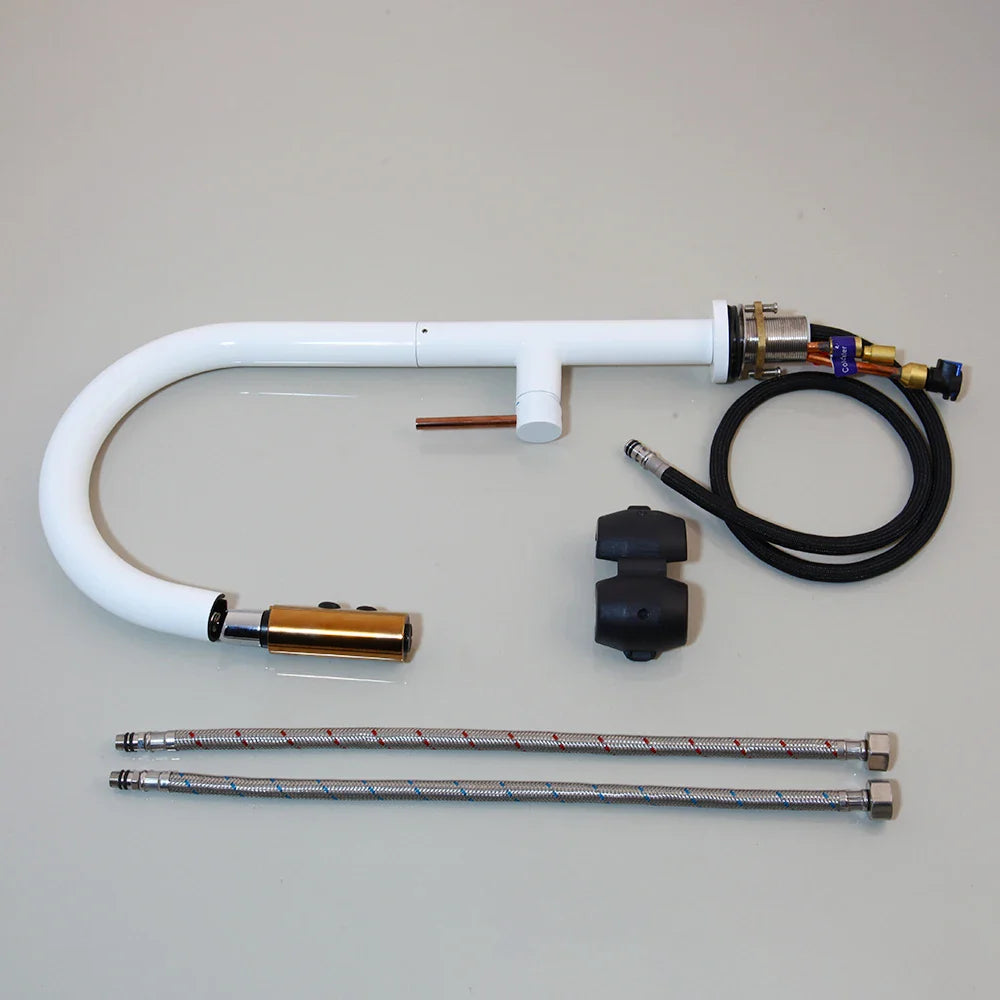 Betsy - Deck Mounted Single Handle Pull Out Modern Mixer Kitchen Tap