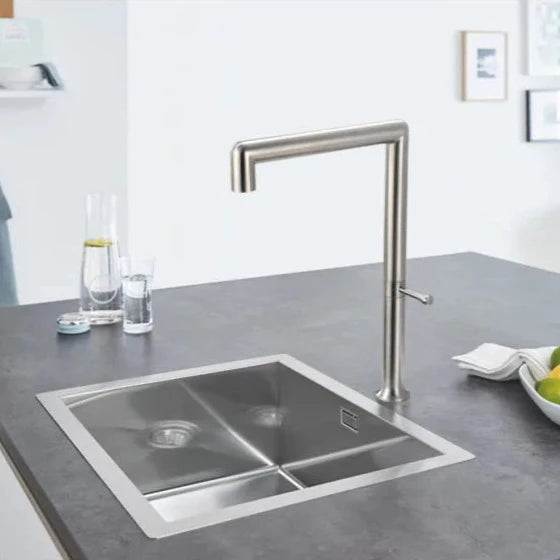 Jaylyn - Modern Single Handle Swivel Kitchen Tap