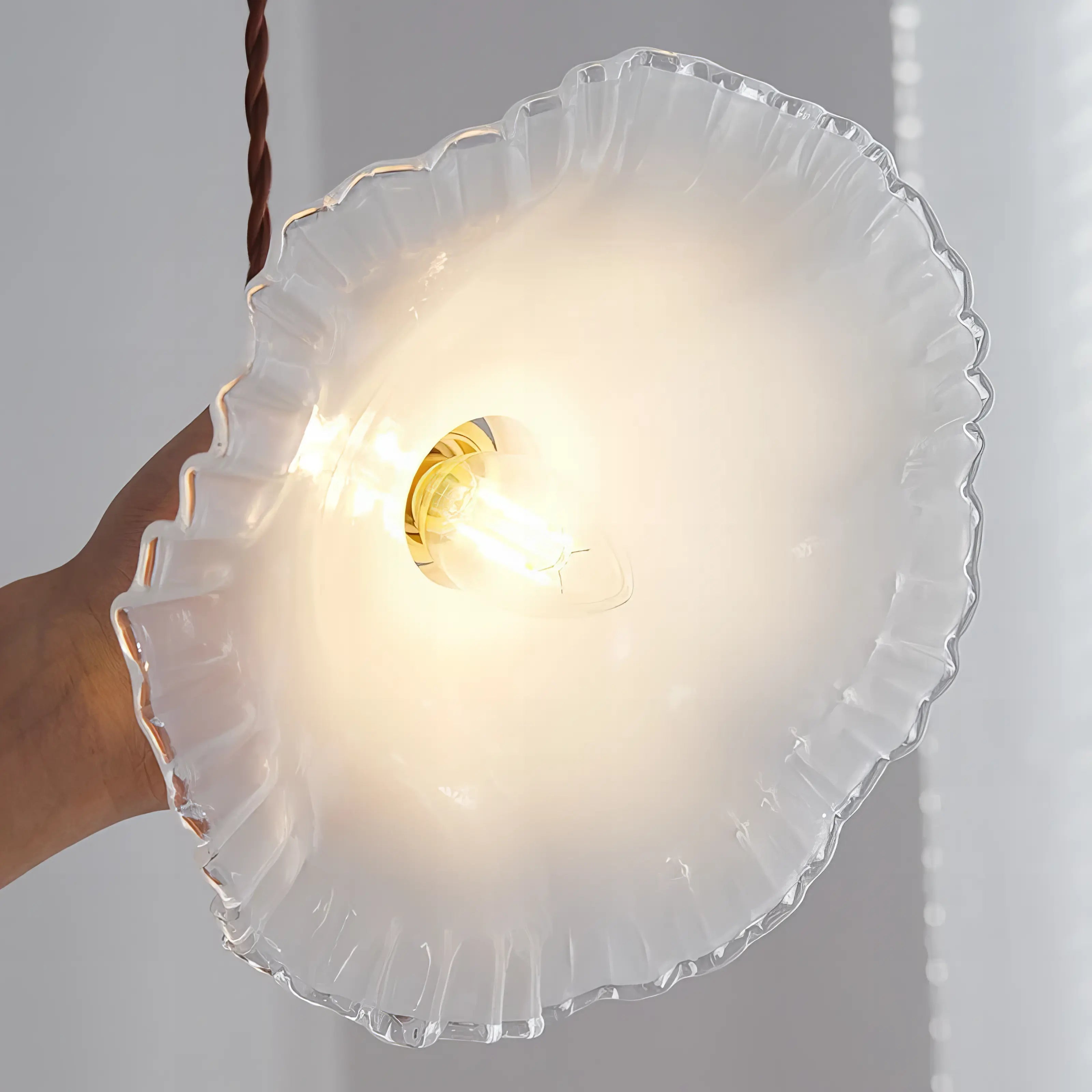Ida - Vintage White Glass Wavy Round Pendant Light
