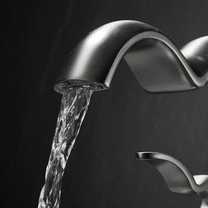 Britton - Love Heart Shaped Hot/Cold Mixer Basin Tap
