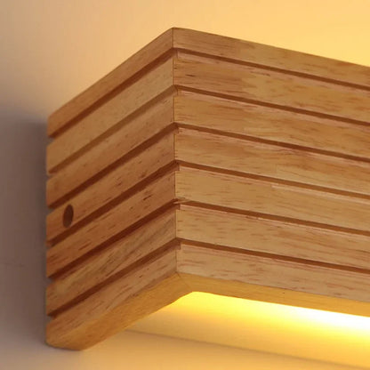 Reidun - Wooden Scandinavian Wall Light