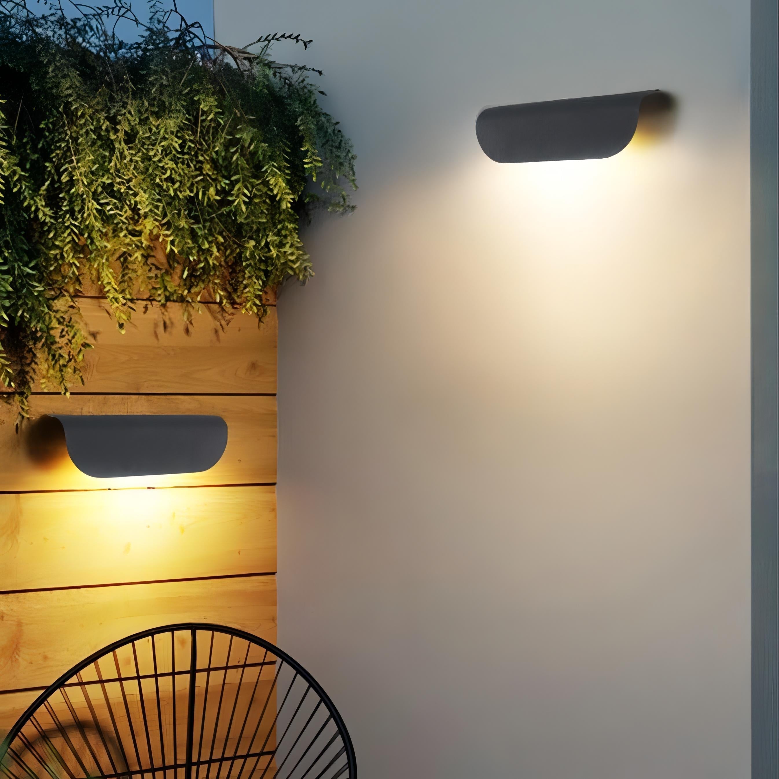 Bay - Black Curved Modern Outdoor Wall Light