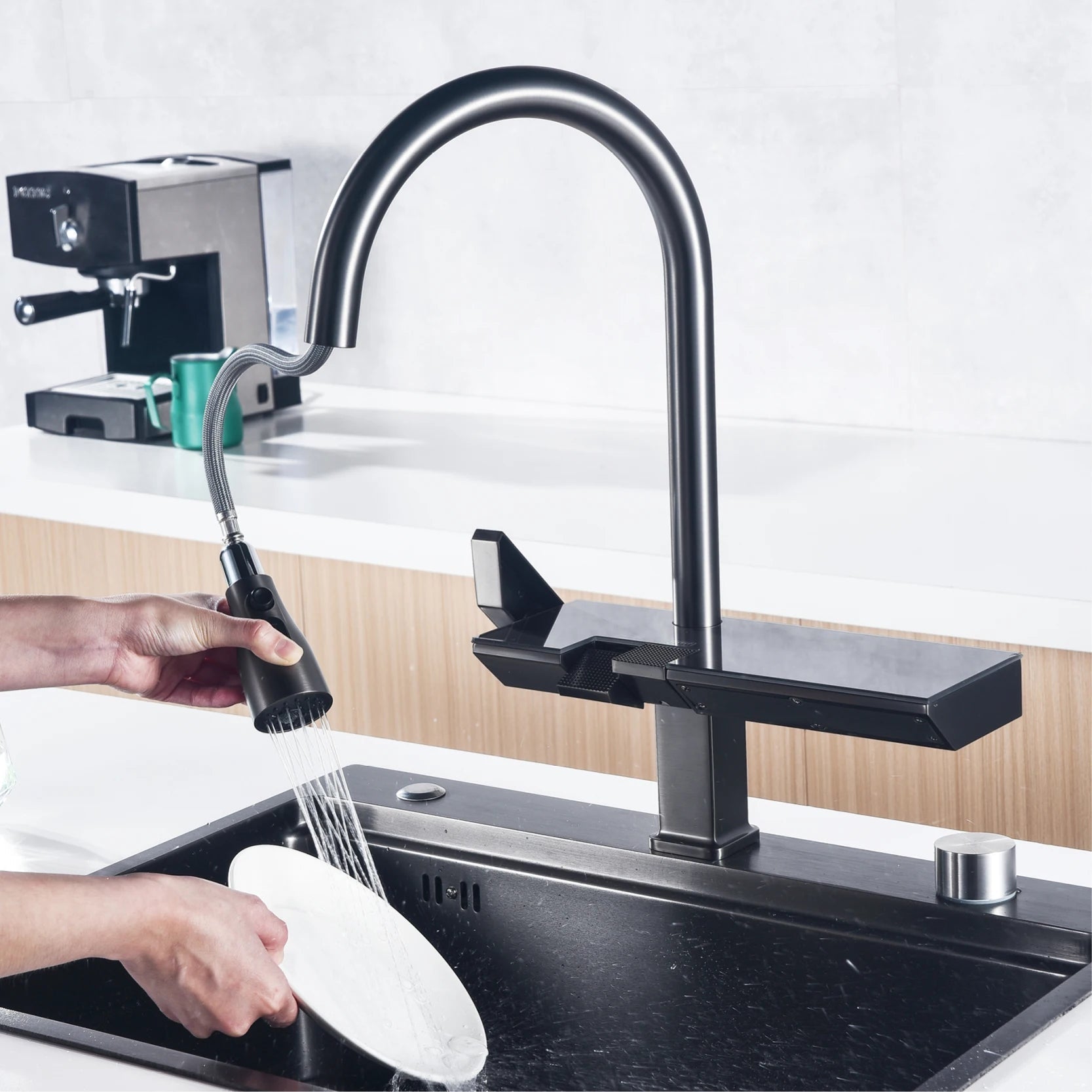 Lucas - Smart Digital Display Pull Out Sprayer Kitchen Tap